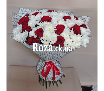 Large bouquet of red roses and white chrysanthemums 1
