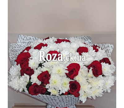 Large bouquet of red roses and white chrysanthemums 2