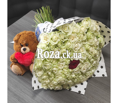 Bouquet of 100 white roses and 1 red rose 3
