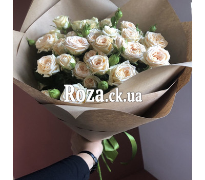 Bouquet of 9 creamy spring roses 1