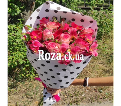 Bouquet of pink roses and alstromeries 3