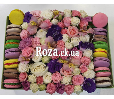 Flowers and macaroons in a rectangular box 2