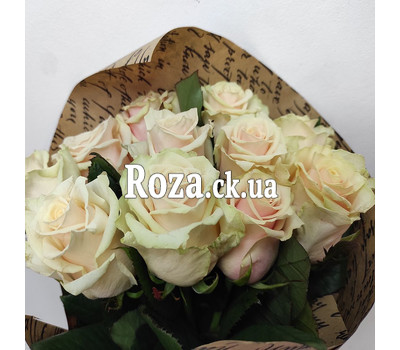 Cascade bouquet of 11 cream roses 2
