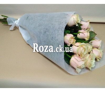 Cascade bouquet of 11 cream roses 3