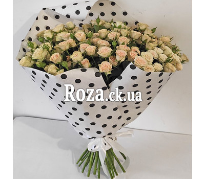 Beautiful bouquet of spray roses 1