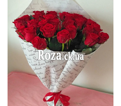 Beautiful bouquet of red roses 1