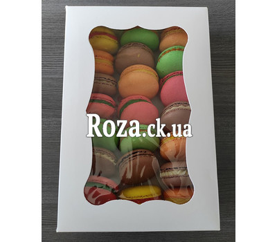 Gift box with macaroons 3