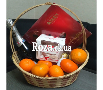 Gift basket with champagne and chocolates 4