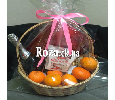 Gift basket with champagne and chocolates 5