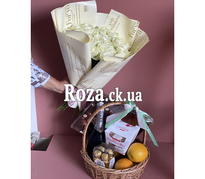 Gift basket with champagne and chocolates 7