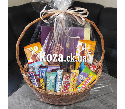 Gift chocolate basket 6