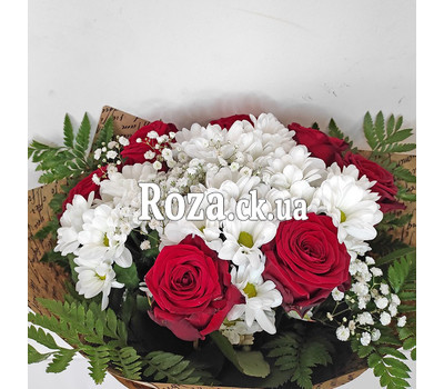 Nice bouquet of roses and chrysanthemums - вид 6