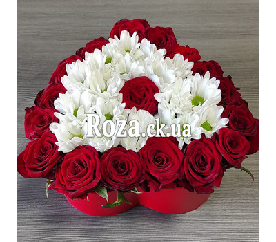 Heart of roses and chrysanthemums 4