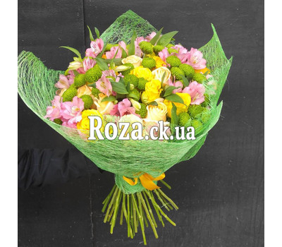 Strict bouquet of roses, alstromeries and chrysanthemums 1