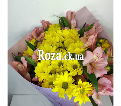 Yellow and orange flowers in a bouquet 3
