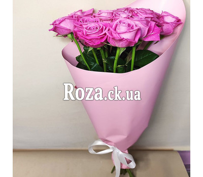 11 pink roses in paper 5