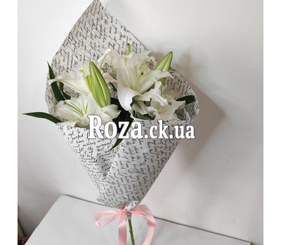 3 lilies in a bouquet 1