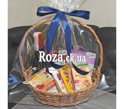Gift basket with wine and cheese 4