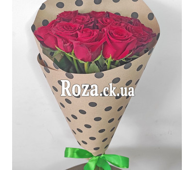 Trendy bouquet of red roses 9