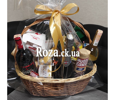 Gift basket of products with alcohol 7