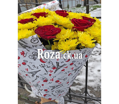 Bright bouquet of roses and chrysanthemums 1
