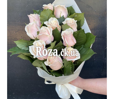 Cascade bouquet of 11 cream roses 7