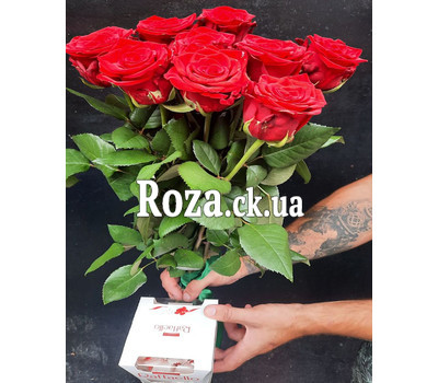 Bouquet of roses and Raffaello 3