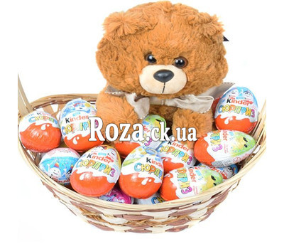 Корзина с Kinder Сюрприз и мишкой 2